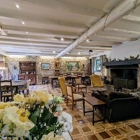 Ferme Avec Piscine Couverte Sur Grand Domaine - Fr-1-582-515 ベッド・アンド・ブレックファスト *