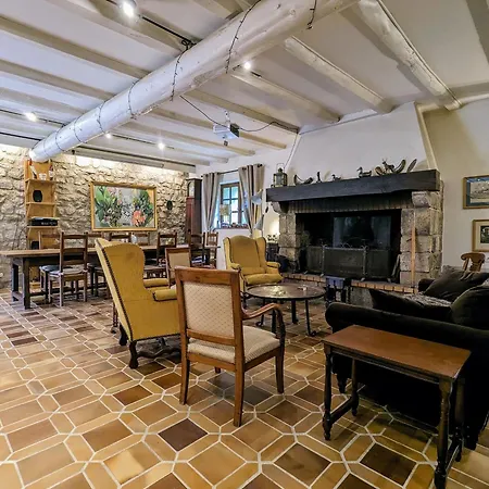 Ferme Avec Piscine Couverte Sur Grand Domaine - Fr-1-582-515 ベッド・アンド・ブレックファスト *