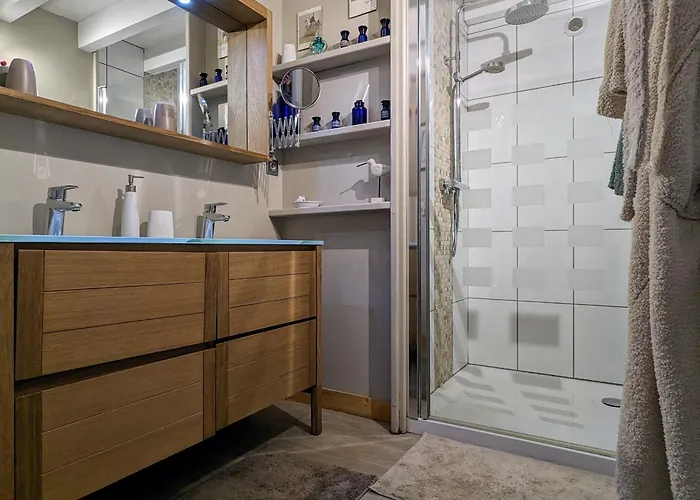 Ferme Avec Piscine Couverte Sur Grand Domaine - Fr-1-582-515 3*