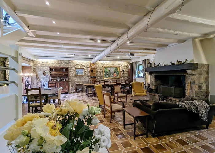 Ferme Avec Piscine Couverte Sur Grand Domaine - Fr-1-582-515 Bed & Breakfast 3*