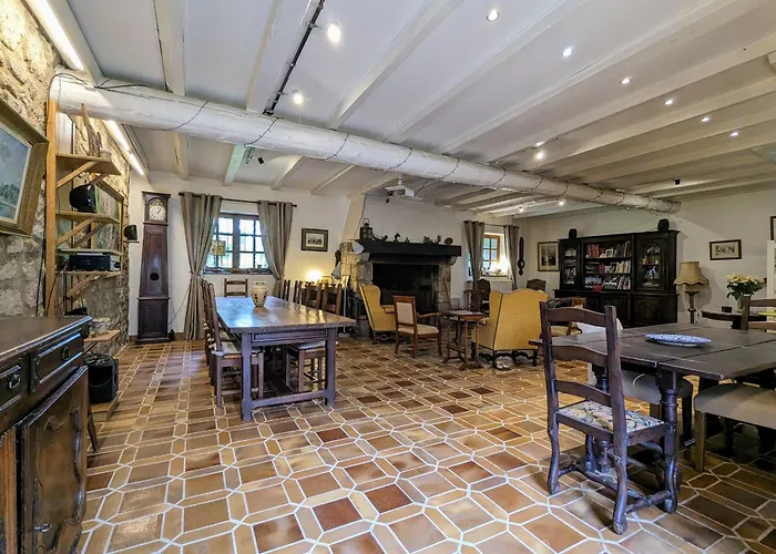 Ferme Avec Piscine Couverte Sur Grand Domaine - Fr-1-582-515 3* Saint-Romain-Lachalm