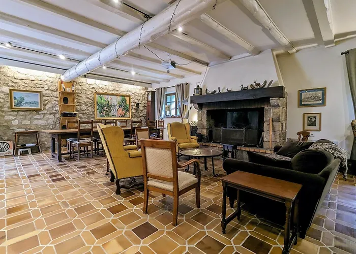 Ferme Avec Piscine Couverte Sur Grand Domaine - Fr-1-582-515 Bed & Breakfast 3*